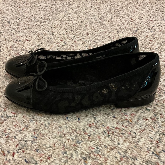Classic Black Chanel Ballet Flat - Picture 2 of 11